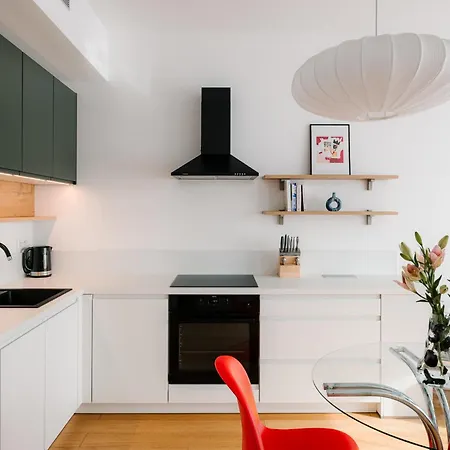 Cozy And Sunny With Free Parking Sky Park * Bratislava