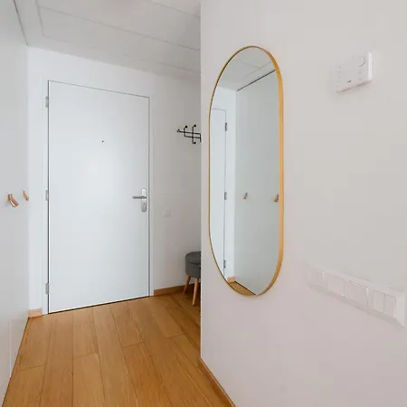 Cozy And Sunny With Free Parking Sky Park