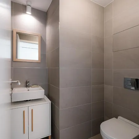 Cozy And Sunny With Free Parking Sky Park * Bratislava