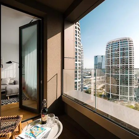 Cozy And Sunny With Free Parking Sky Park