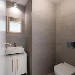Cozy And Sunny With Free Parking Sky Park * Братислава