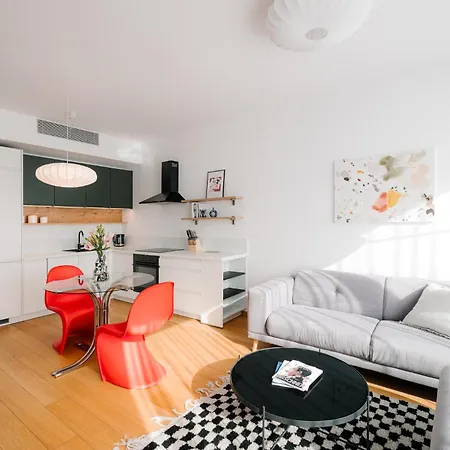 Cozy And Sunny With Free Parking Sky Park Апартаменты