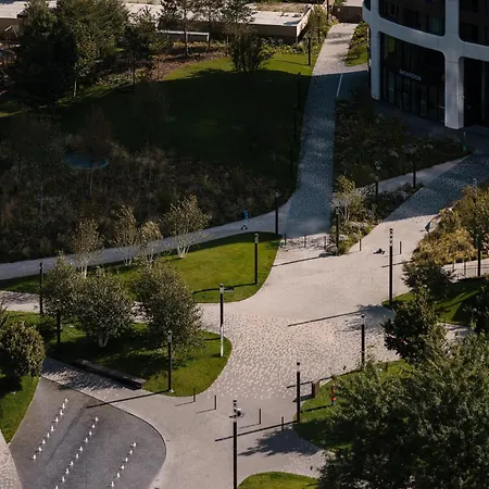 Cozy And Sunny With Free Parking Sky Park * Братислава